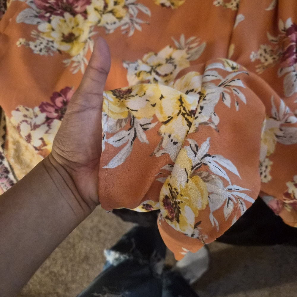 Floral Lace Romper - Picture 4 of 4